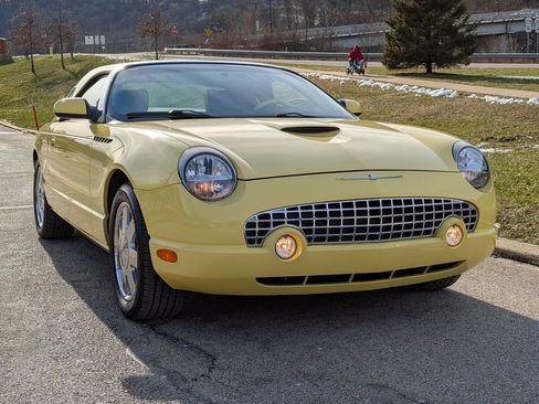 Used 2002 Ford Thunderbird image 2