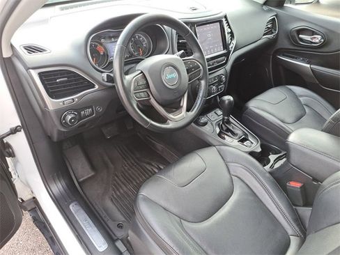 Used 2020 Jeep Cherokee Limited image 18