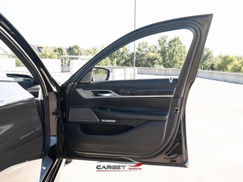 Used 2016 BMW 750i w/ M Sport Package image 44