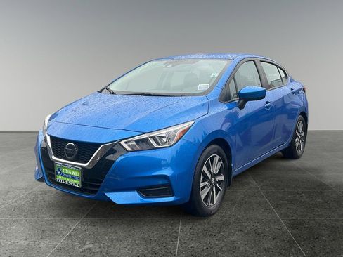 Used 2022 Nissan Versa SV image 3