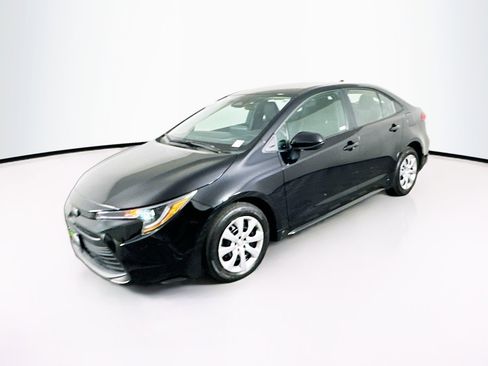 Used 2025 Toyota Corolla LE image 3