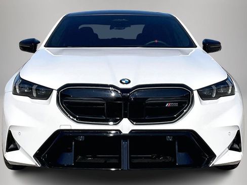 Used 2026 BMW M5 w/ Executive Package image 3