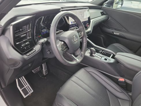 Used 2025 Lexus TX 500h AWD w/ Technology Package image 19