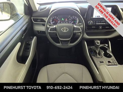 Used 2023 Toyota Highlander LE image 12