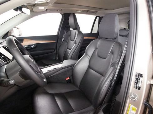 Certified 2023 Volvo XC90 B6 Plus w/ Protection Package Premier AWD/4WD image 18
