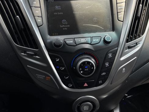 Used 2013 Hyundai Veloster RE:MIX Edition FWD image 23