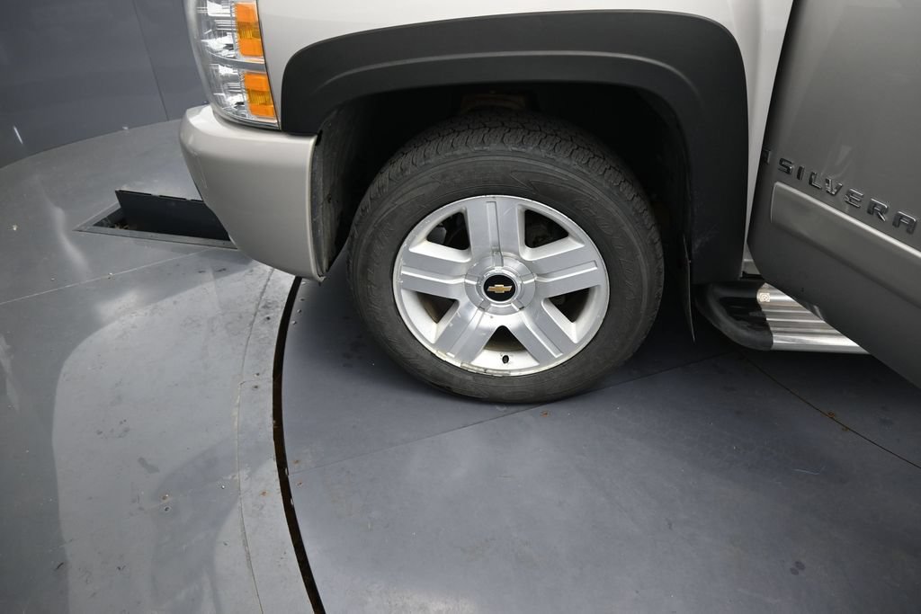 Used 2008 Chevrolet Silverado 1500 LT w/ All Star Edition AWD/4WD image 12