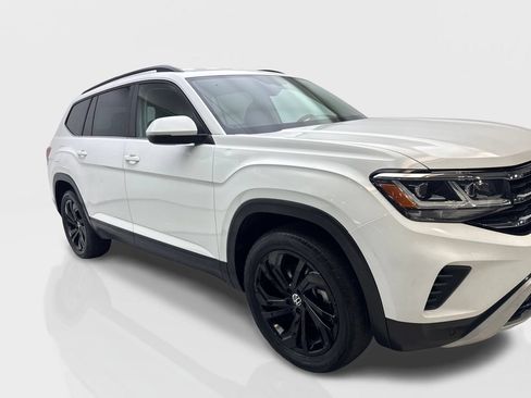 Used 2023 Volkswagen Atlas SE w/ Black Wheel Package FWD image 12