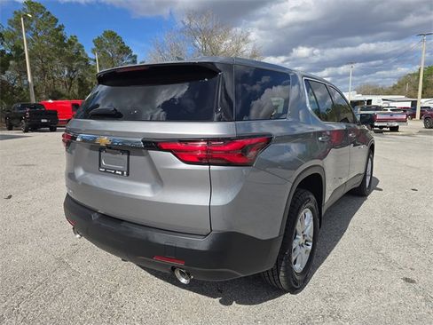 Used 2023 Chevrolet Traverse LS image 4