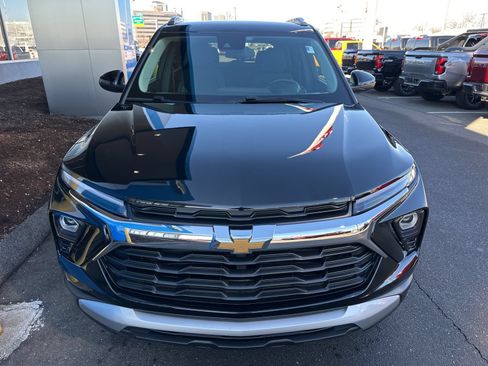 Used 2024 Chevrolet TrailBlazer LT w/ LT Cold Weather Package AWD/4WD image 2