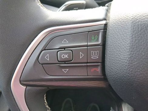 Used 2025 Jeep Grand Cherokee Altitude AWD/4WD image 18