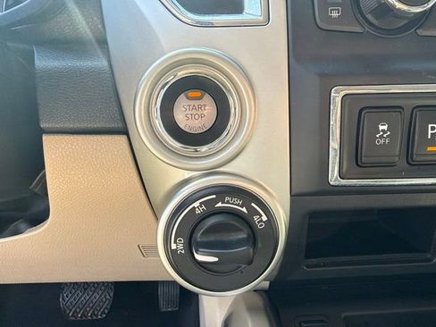 Used 2017 Nissan Titan SV AWD/4WD image 20