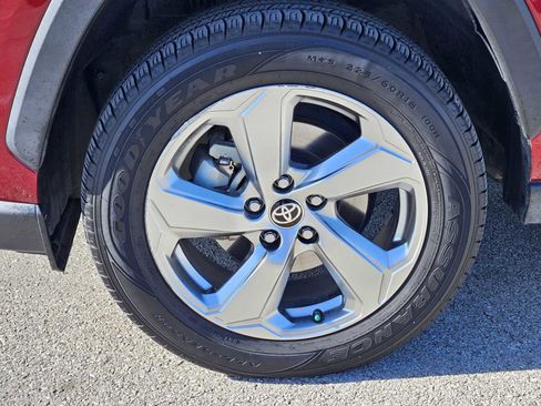 Used 2021 Toyota RAV4 XLE Premium AWD/4WD image 9