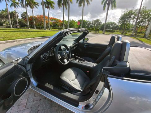 Used 2006 MAZDA MX-5 Miata Grand Touring RWD image 5