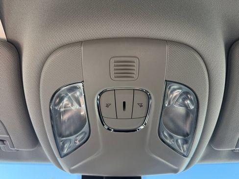 Used 2022 Jeep Compass Trailhawk w/ Trailhawk Convenience Group AWD/4WD image 22