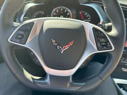 Used 2019 Chevrolet Corvette Stingray Coupe w/ Z51 1LT RWD image 19