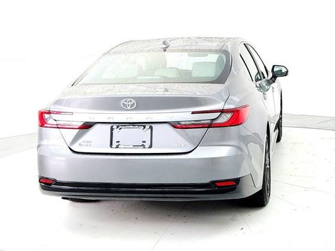 Used 2025 Toyota Camry XLE AWD/4WD image 5