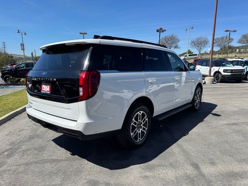 Used 2025 Ford Expedition Active image 3