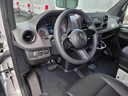 Used 2025 Mercedes-Benz Sprinter 2500 image 16