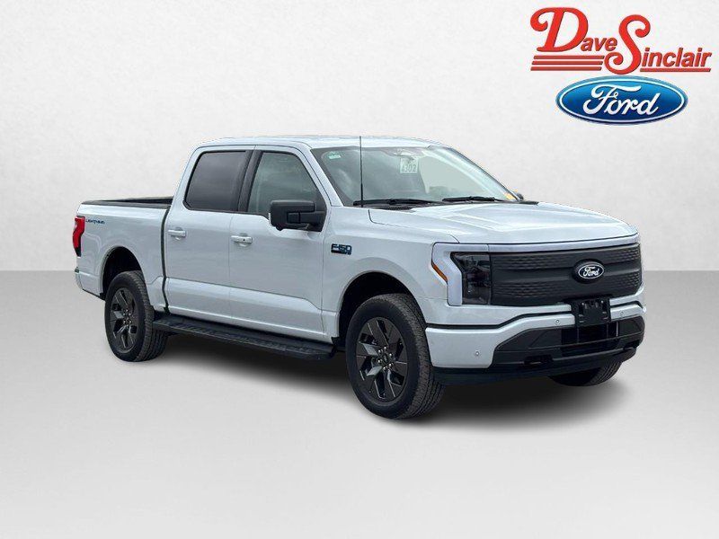 Used 2025 Ford F150 Lightning Flash AWD/4WD image 4