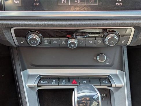 Used 2025 Audi Q3 2.0T Premium image 14