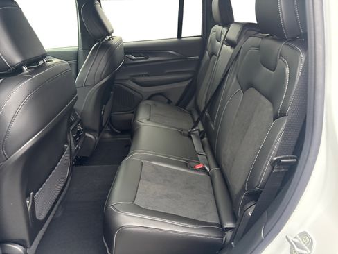 New 2025 Jeep Grand Cherokee 4WD image 10