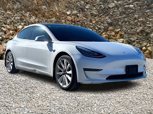 Used 2020 Tesla Model 3 Standard Range image 9