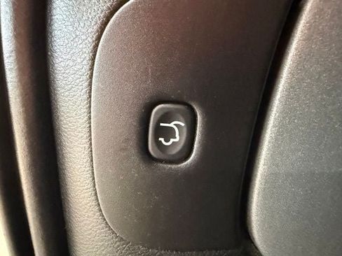Used 2018 Jeep Cherokee Limited AWD/4WD image 25