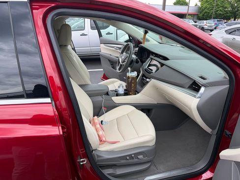 Used 2023 Cadillac XT5 Premium Luxury w/ Technology Package AWD/4WD image 15