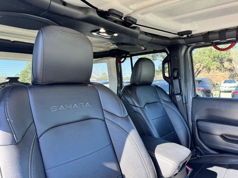 Used 2022 Jeep Wrangler Unlimited Sahara w/ Cold Weather Group image 30