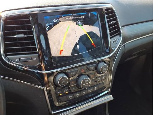 Used 2021 Jeep Grand Cherokee Limited image 23