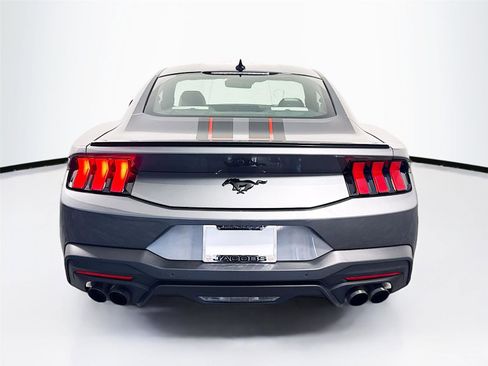 Used 2025 Ford Mustang Premium image 8