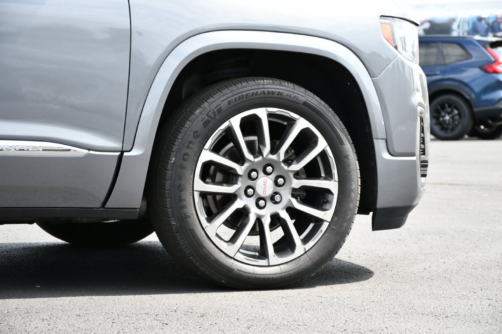 Used 2021 GMC Acadia Denali w/ Denali Technology Package FWD image 9