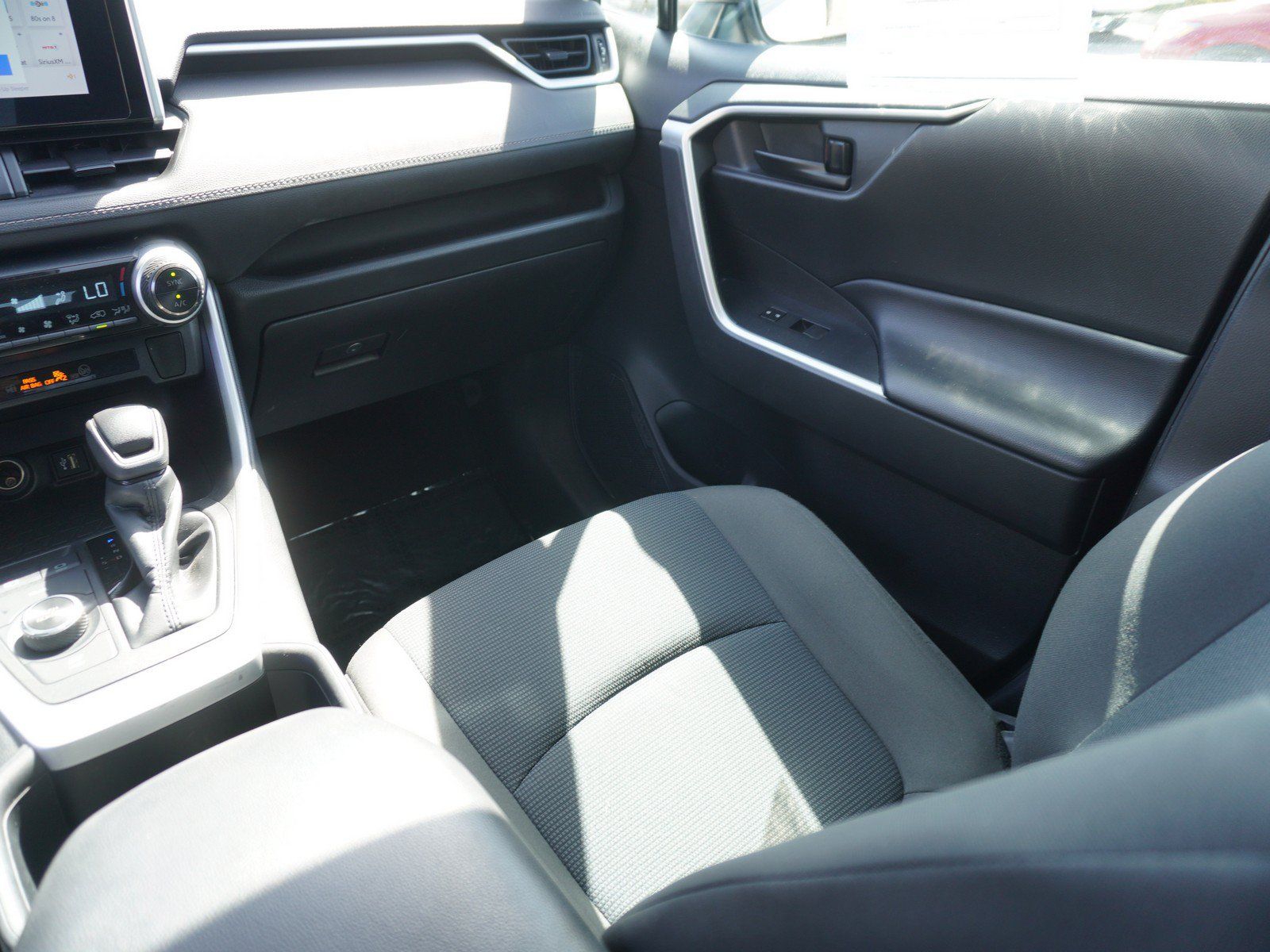 Used 2023 Toyota RAV4 LE AWD/4WD image 17
