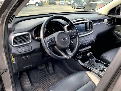 Used 2017 Kia Sorento EX w/ EX Premium Package image 15
