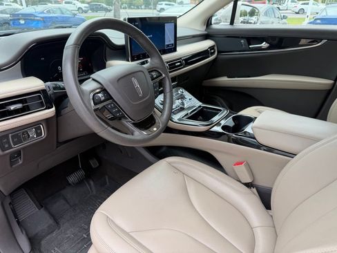Used 2022 Lincoln Nautilus FWD w/ Premium Package image 9