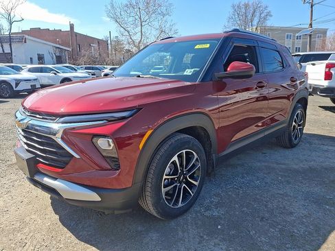 Used 2024 Chevrolet TrailBlazer LT w/ Driver Confidence Package image 3