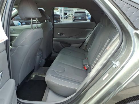 Used 2024 Hyundai Elantra SEL image 12