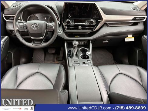 Used 2024 Toyota Highlander XLE image 16