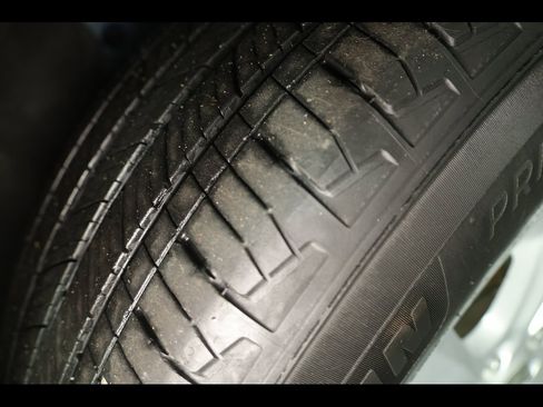 Used 2020 Chevrolet Equinox LT w/ Driver Convenience Package image 11