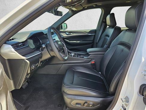 New 2026 Jeep Grand Cherokee L Limited w/ Limited Altitude Package AWD/4WD image 4