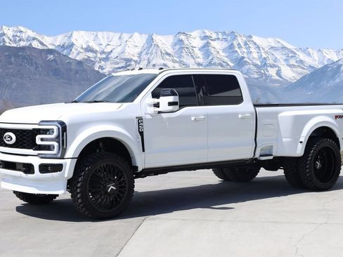 Used 2026 Ford F450 Platinum w/ FX4 Off-Road Package AWD/4WD image 2