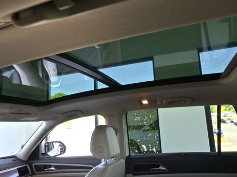 Used 2019 Volkswagen Atlas SE w/ Panoramic Sunroof Package image 12