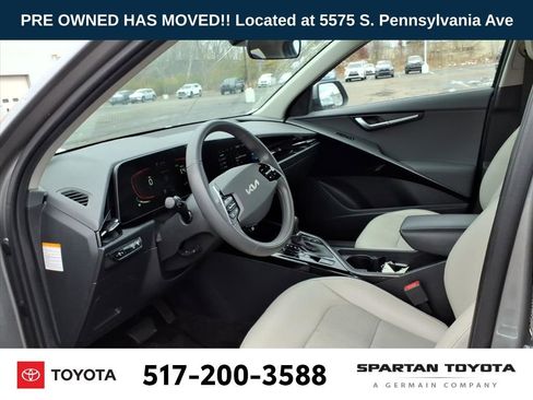 Used 2023 Kia Niro EX image 13