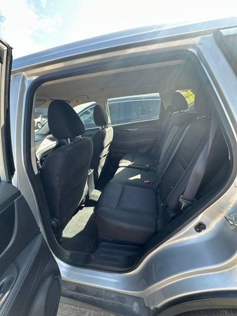 Used 2020 Nissan Rogue S AWD/4WD image 11