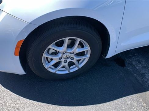 Used 2023 Chrysler Voyager LX image 29