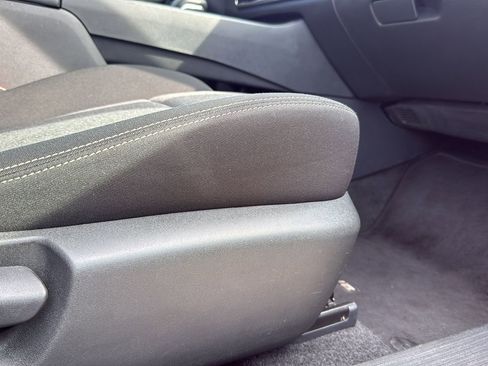 Used 2024 Nissan Rogue SV FWD image 24