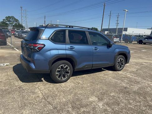 Used 2025 Subaru Forester Premium AWD/4WD image 4