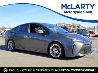 Used 2019 Toyota Prius L Eco video 1