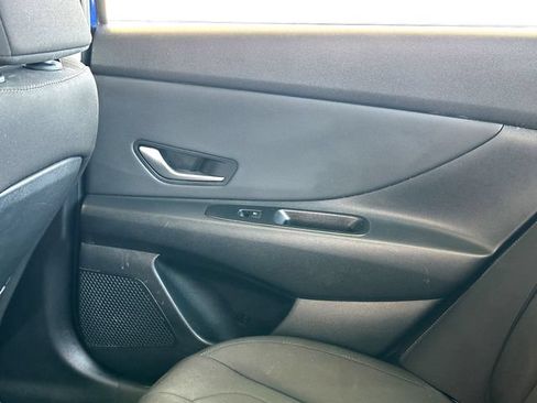Used 2025 Hyundai Elantra SEL FWD image 21